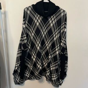 Kari Blue plaid top with fitted black forearms and neck size small